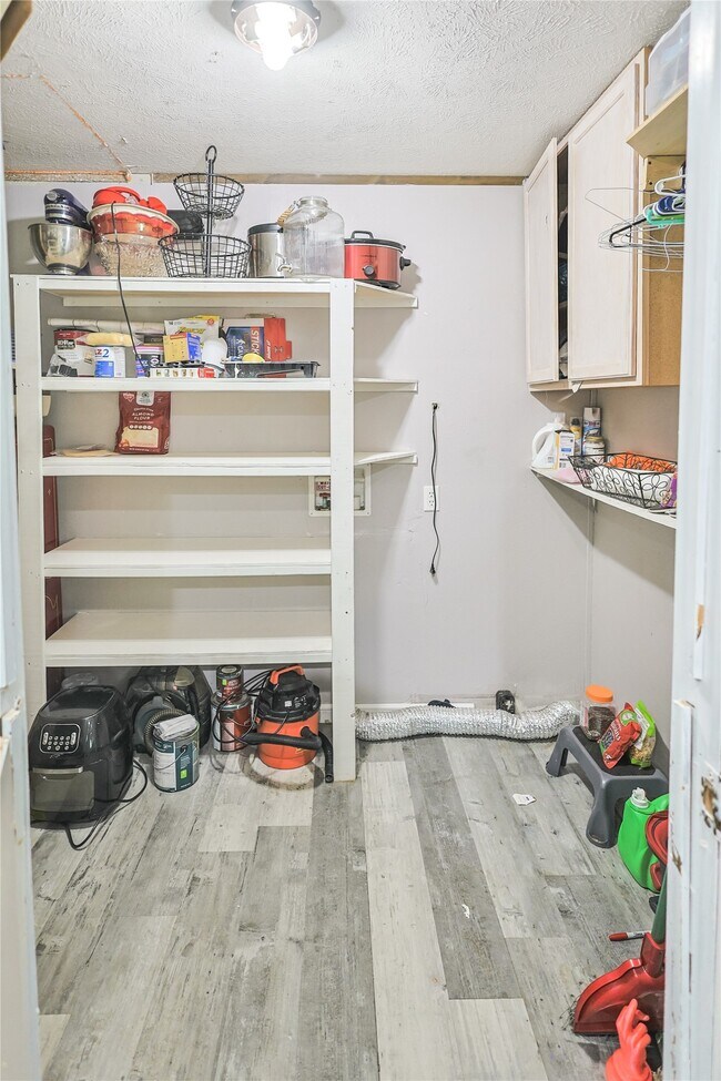 Building Photo - 11105-32nd 1/2 32nd 1/2 St