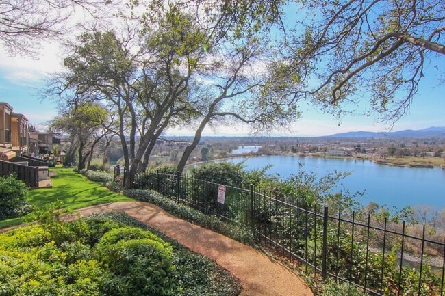 Building Photo - Remodeled Redding Condo!