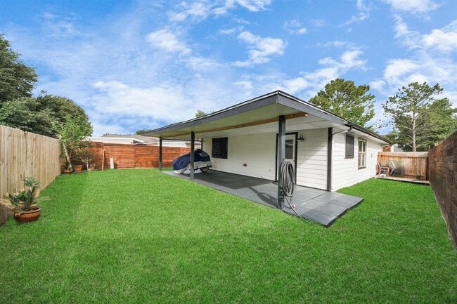 Building Photo - 2323 Chalet Rd