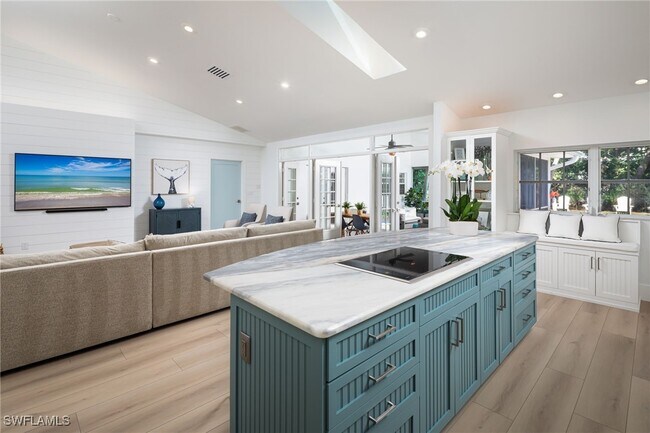 Building Photo - 339 4th Ave N