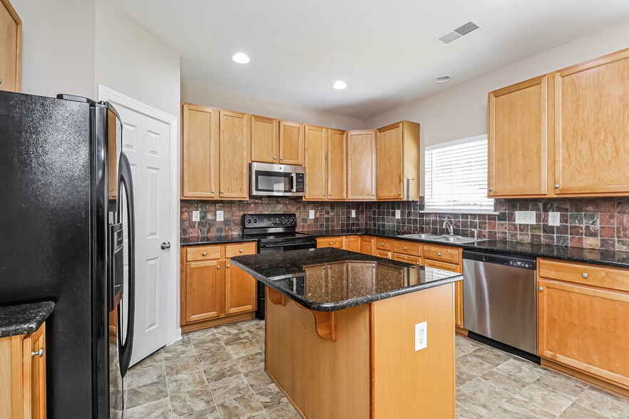 Building Photo - 2865 Island Point Dr NW