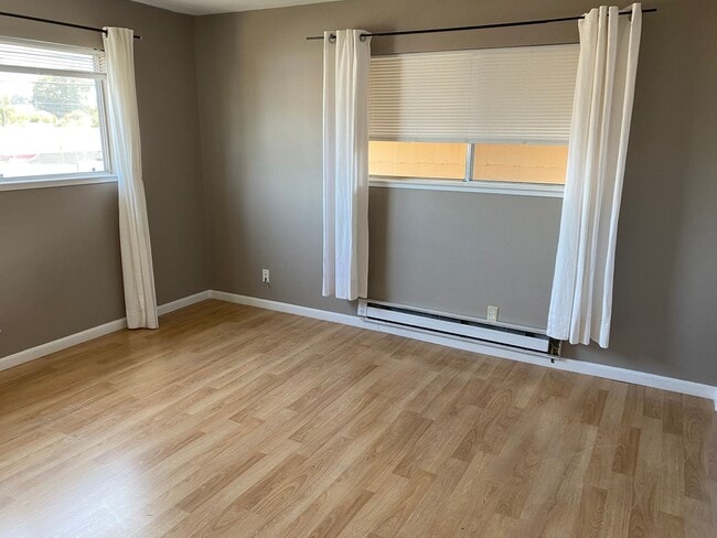 Building Photo - Clean Marina Condo (Park Marina)