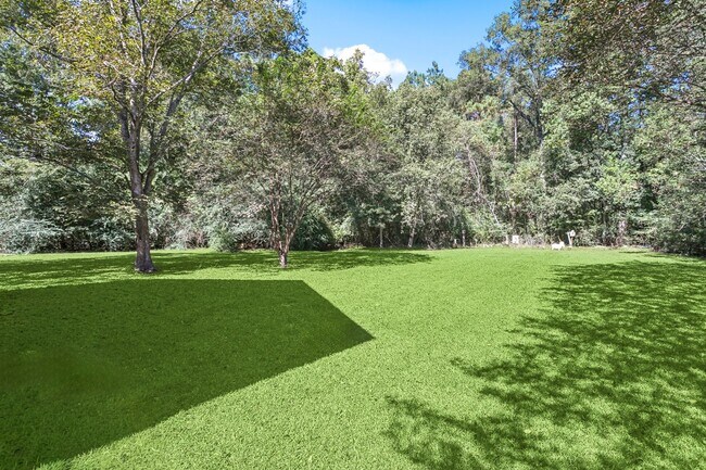 Building Photo - Elegance at it's Finest