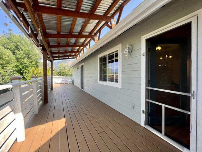 Building Photo - 1062 Thelma Way