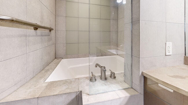 Building Photo - 1048 Pacific Ave