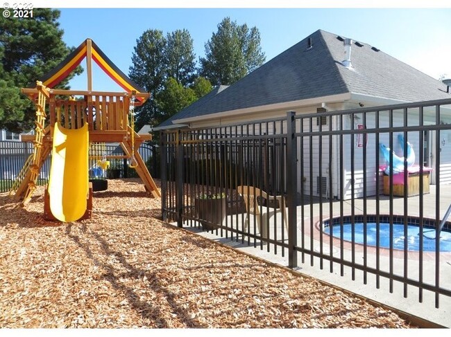 Building Photo - 10620 SW Davies Rd