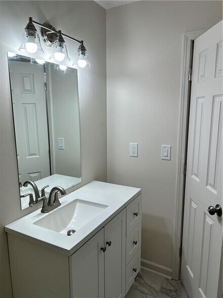 Building Photo - 4642 Elmherst Dr