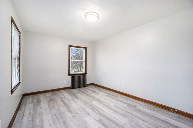Building Photo - Newly Renovated 1br/1ba Apartment Available! PICTURES COMING SOON!