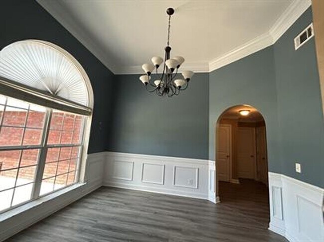 Building Photo - FALL MOVE-IN SPECIAL: $500 OFF 1st MONTH'S...
