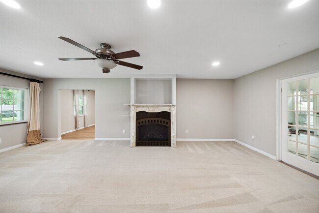 Building Photo - 13373 Southshore Dr