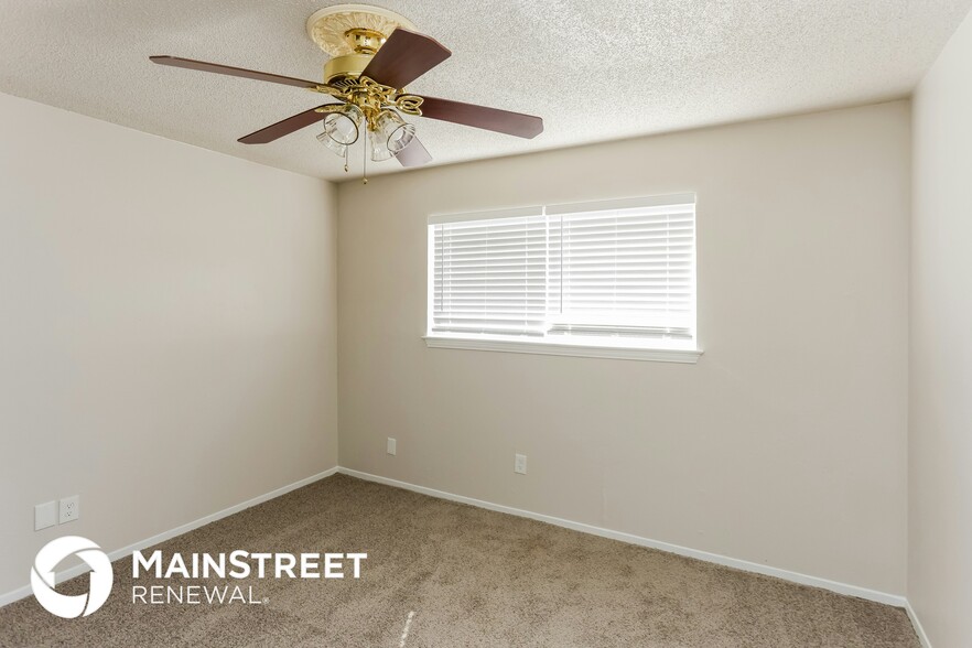 Building Photo - 1405 Fernwood Dr