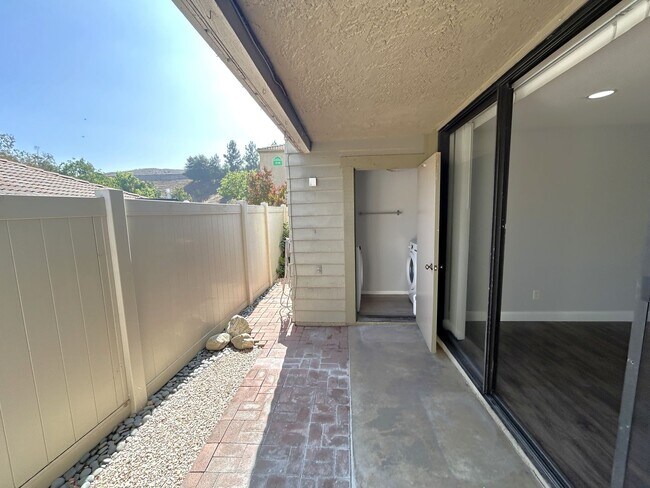 Building Photo - COUNTRY MILE RD POMONA 91766 (2 BED / 2 BATH)