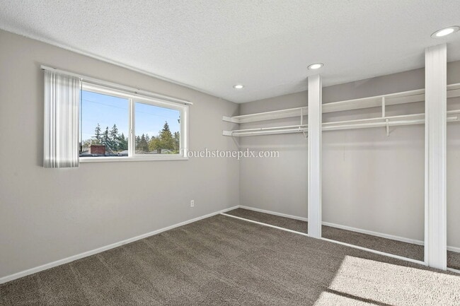 Building Photo - 2429 SE 135th Ave