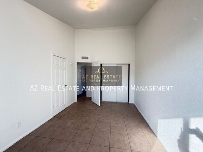 Building Photo - 5960 W Oregon Ave