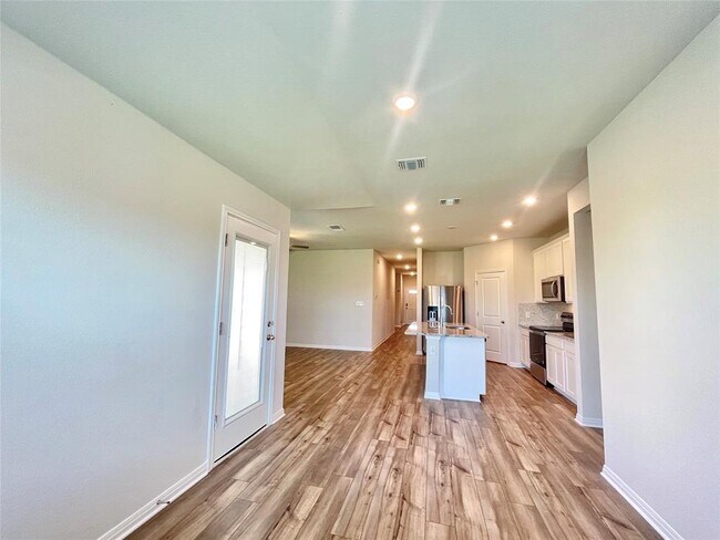 Building Photo - 408 Giorgio Moroder Dr