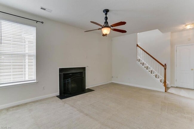 Building Photo - 528 Normandy St