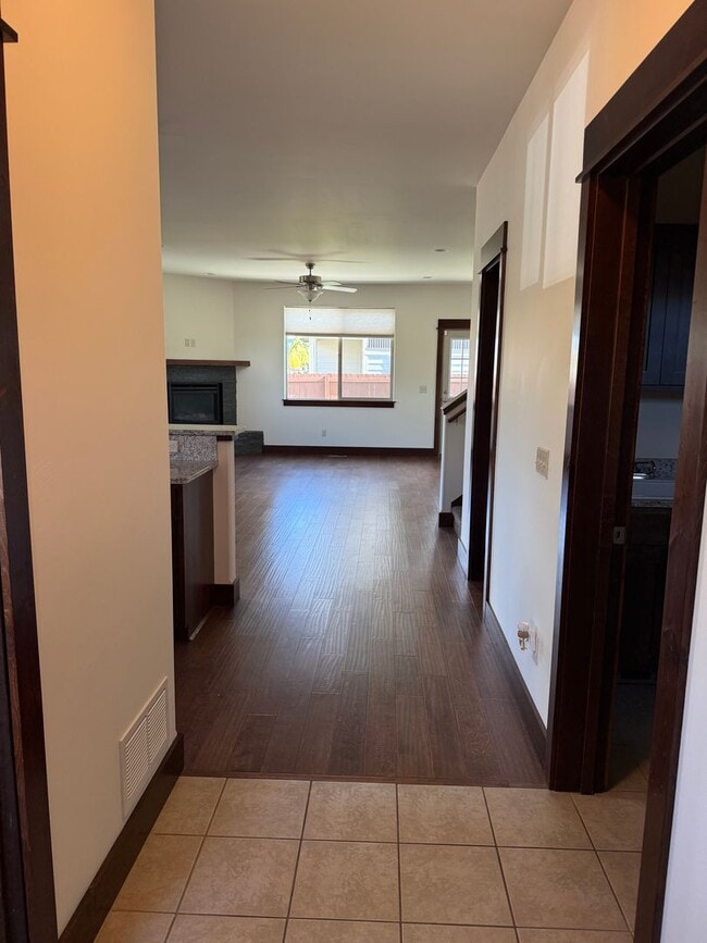Building Photo - 5 bedroom 2.5 Bath home in Bozeman with at...