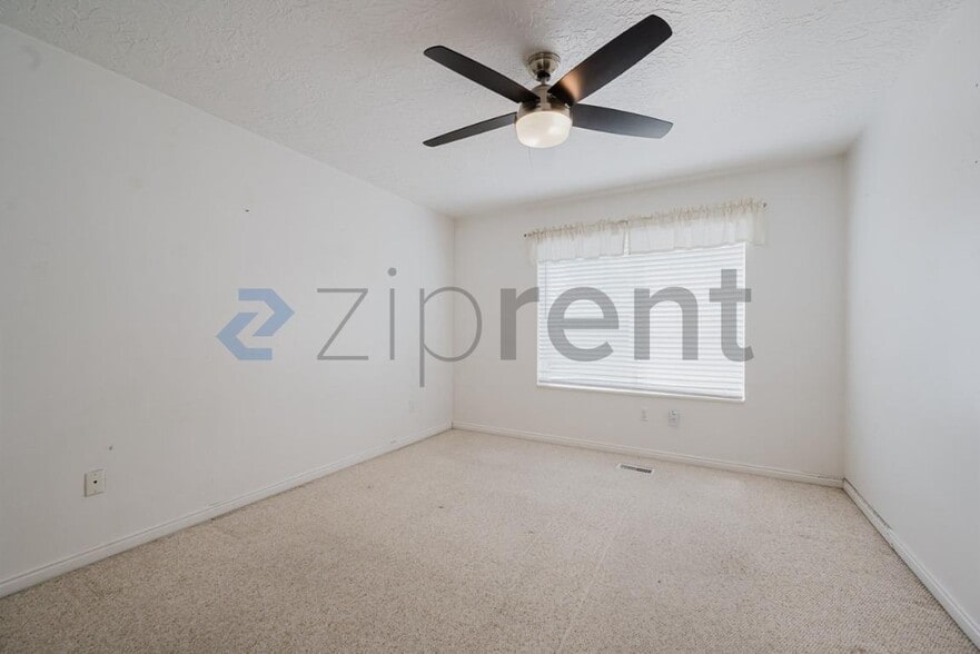 Building Photo - Unit 1