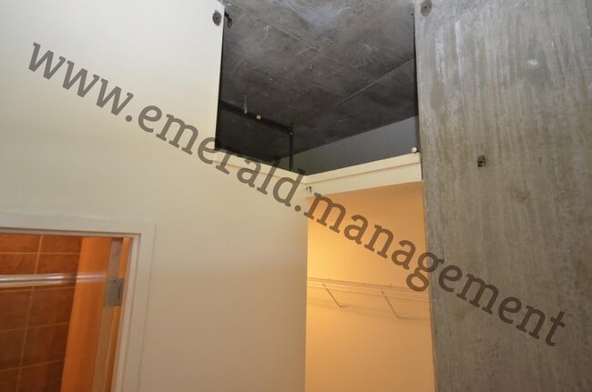 Building Photo - 640 Glen Iris Dr NE