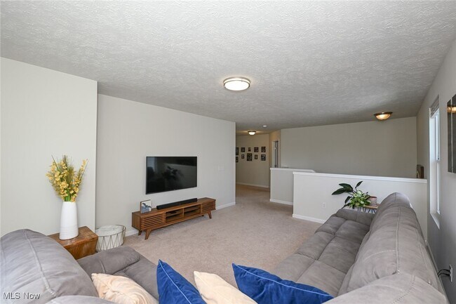 Building Photo - 4816 Lake View Dr