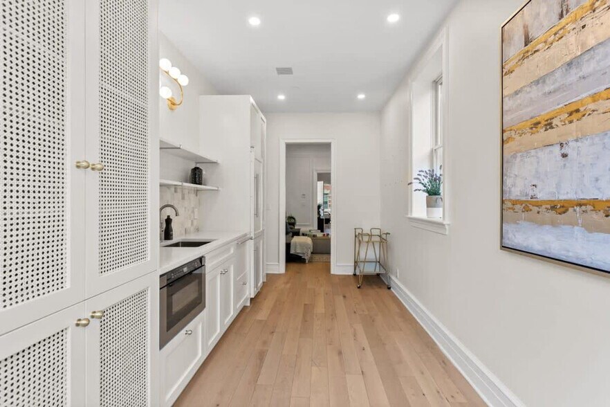 Building Photo - 453 W 141st St