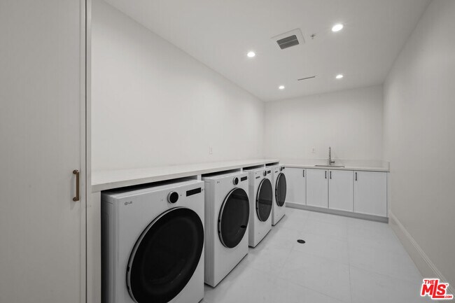 Building Photo - 616 N Alpine Dr