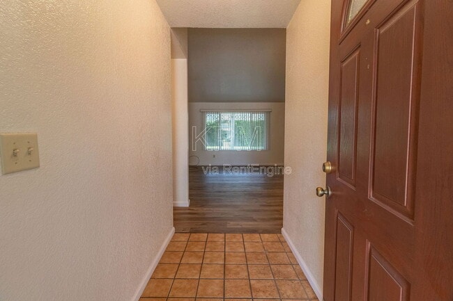 Building Photo - 9717 Treetop Dr