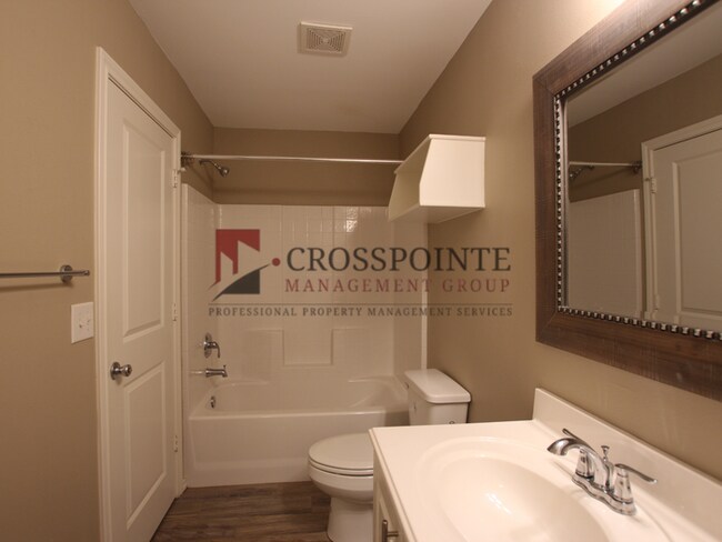 Building Photo - Beautiful 2 Bed 1.5 Townhome in Lindale ISD! Tour Today!