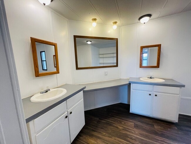 Building Photo - 3 BR, 2 BA doublewide in Pikeville school district