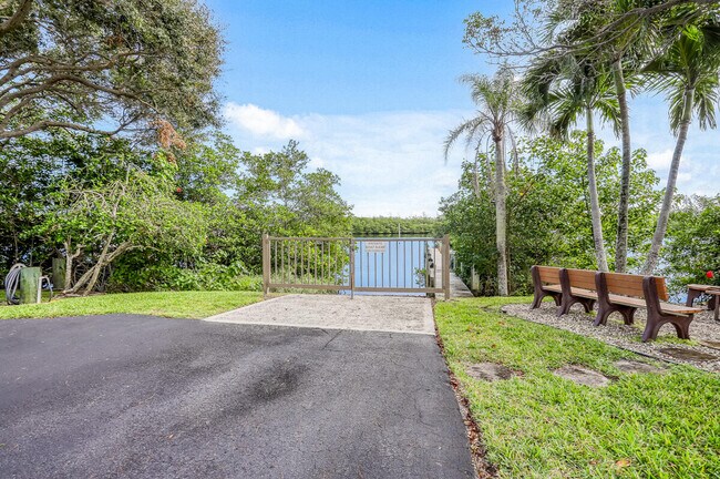 Building Photo - 8120 SE Waterway Dr