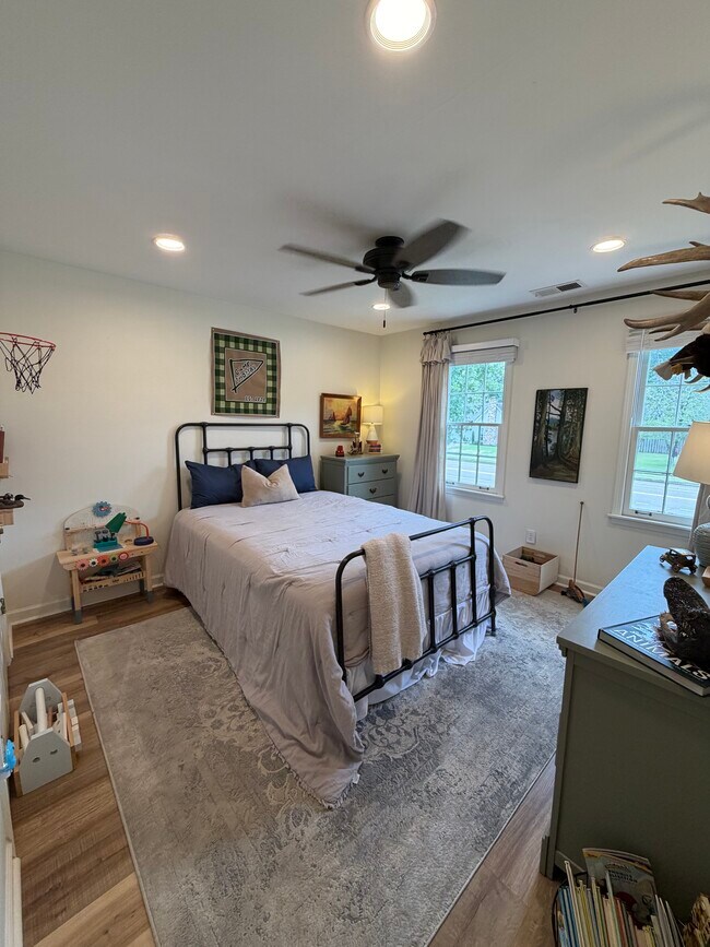 Building Photo - 1946 Corbin Rd