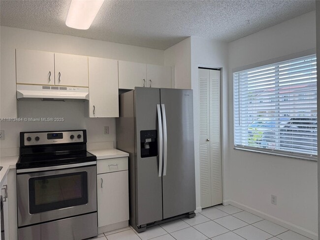 Building Photo - 17432 SW 140th Ct