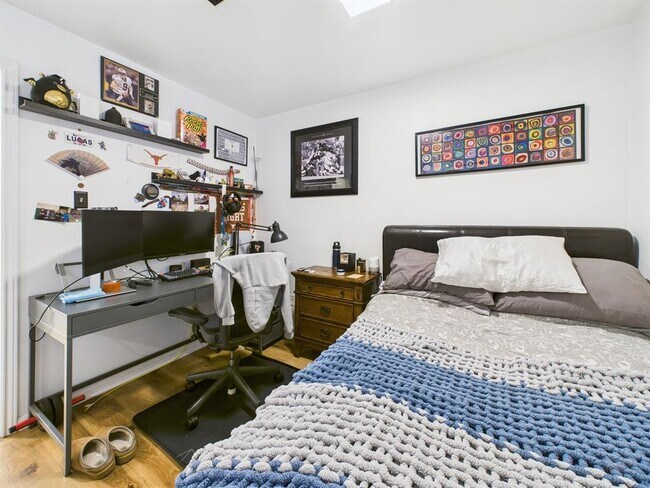 Building Photo - 2529 Rio Grande St