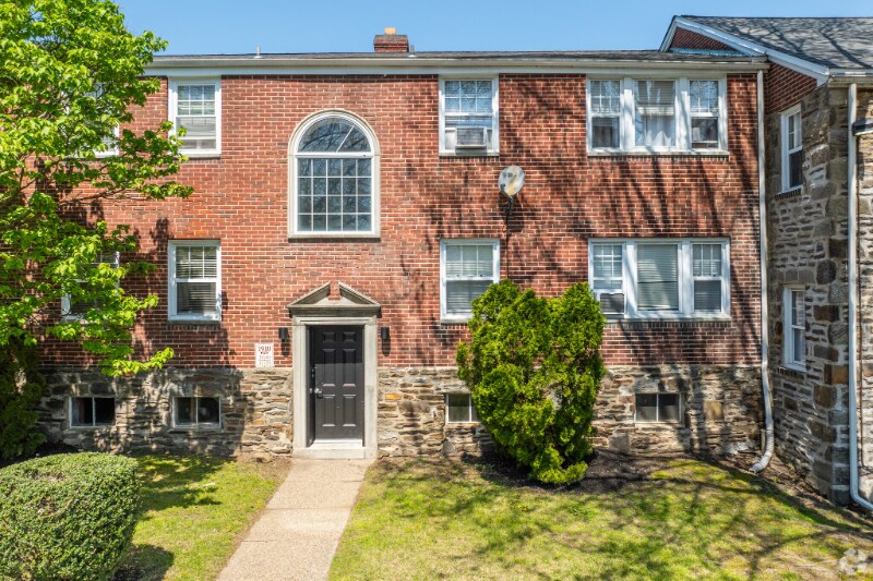Building Photo - 4991 Parkside Ave N