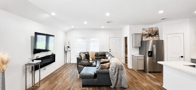 Building Photo - 24836 Sugar Pine Cone St