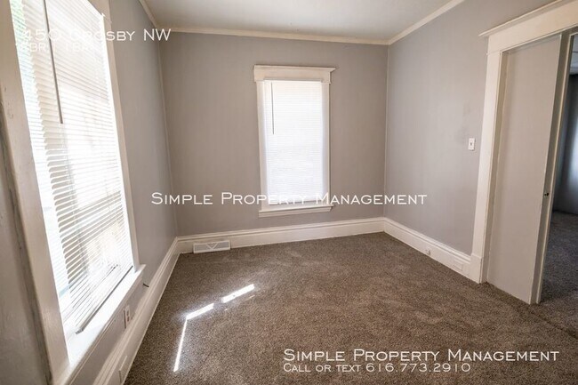 Building Photo - Nice 2 Bed 1 Bath on the NW Side!