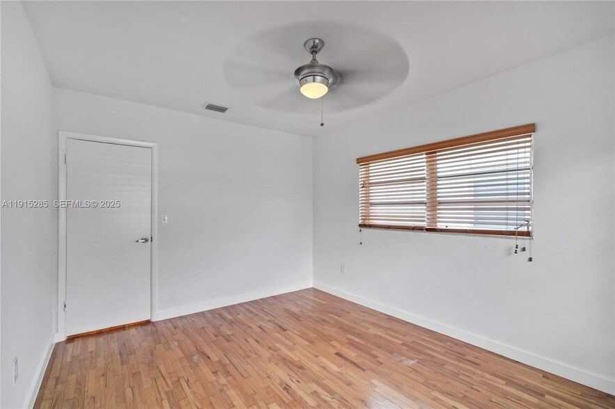 Building Photo - 411 Santander Ave