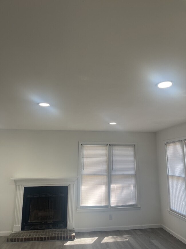 Building Photo - 2705 Lantern Walk SE