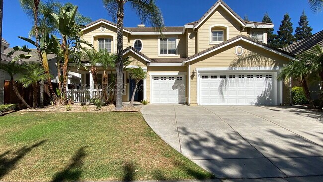 Building Photo - 1030 Eastlake Cir