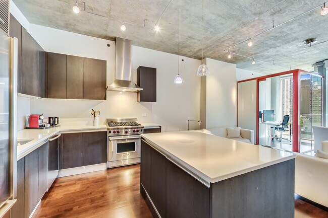 Building Photo - 600 N Fairbanks Ct
