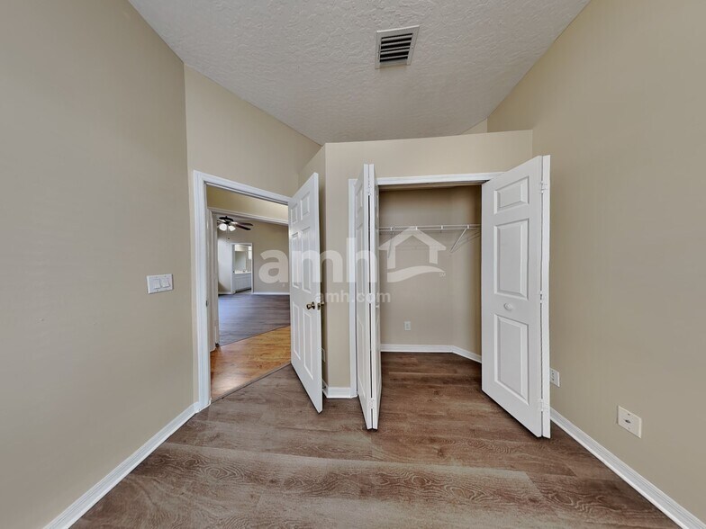 Building Photo - 2462 St Johns Ln