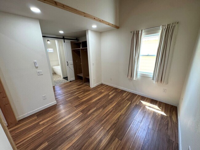 Building Photo - Charming Remodeled Cottage Home in Oak View