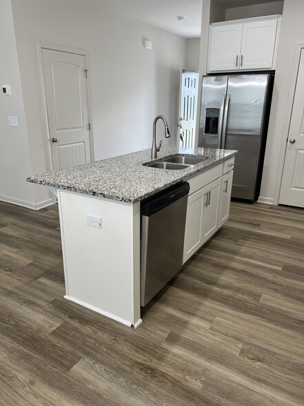 Building Photo - 18 Matrix Ct