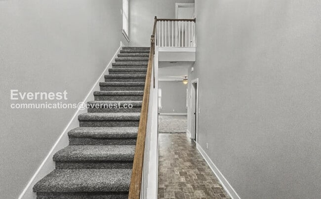 Building Photo - 4 Bed, 2.5 Bath Home with Garage / Pet-Friendly / Available Now!