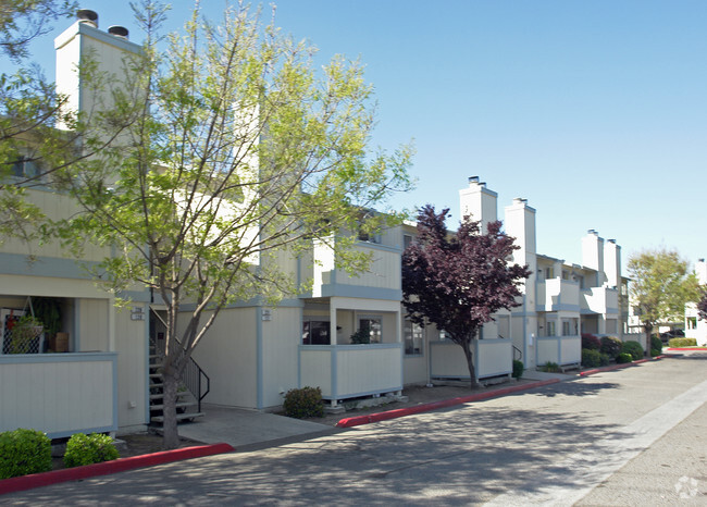 Building Photo - Village Oaks Apartments