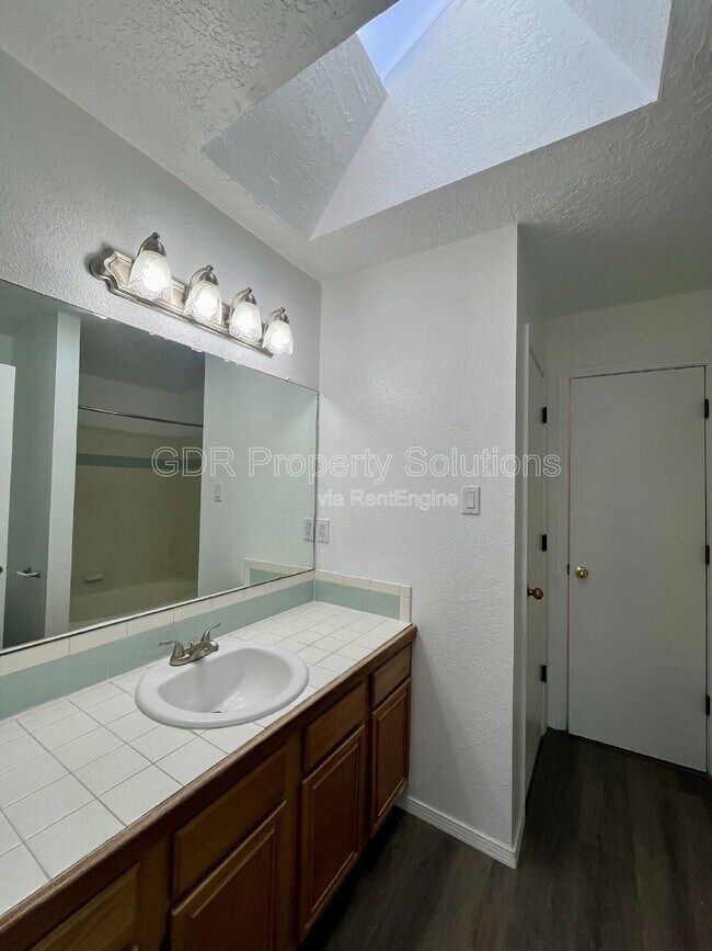 Building Photo - 8123 Waterbury Pl NW