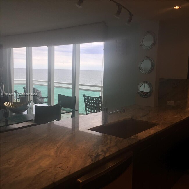 Building Photo - 6917 Collins Ave