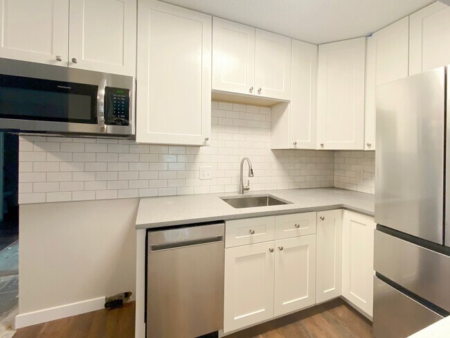 Building Photo - 2225 S Jasmine St