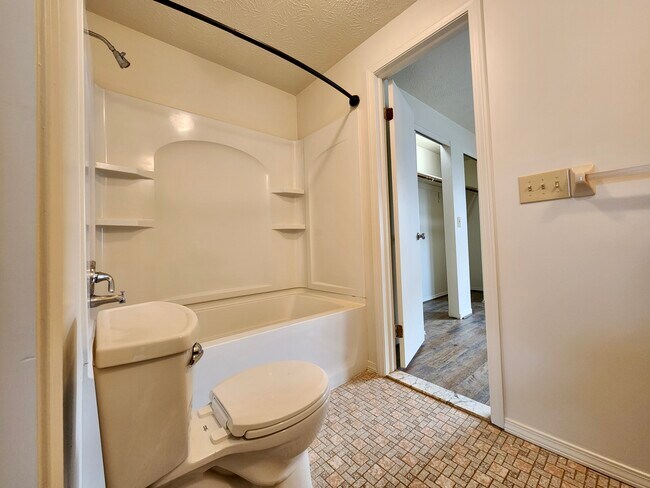 Building Photo - 34 Orchard St