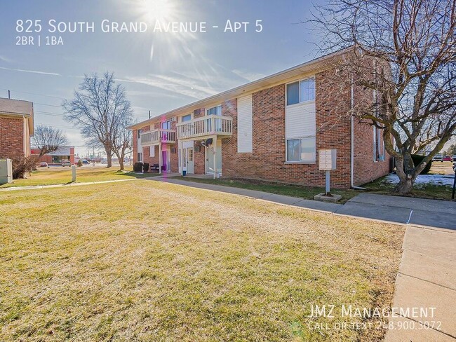 Building Photo - 825 S Grand Ave